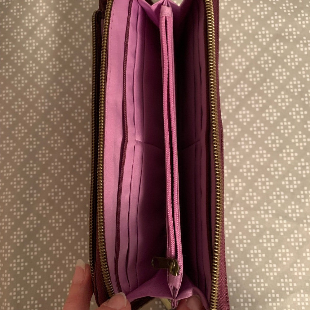 NWOT RFID Blocking Travelon Dark Plum Wallet Clutch Never Used - Picture 3 of 4